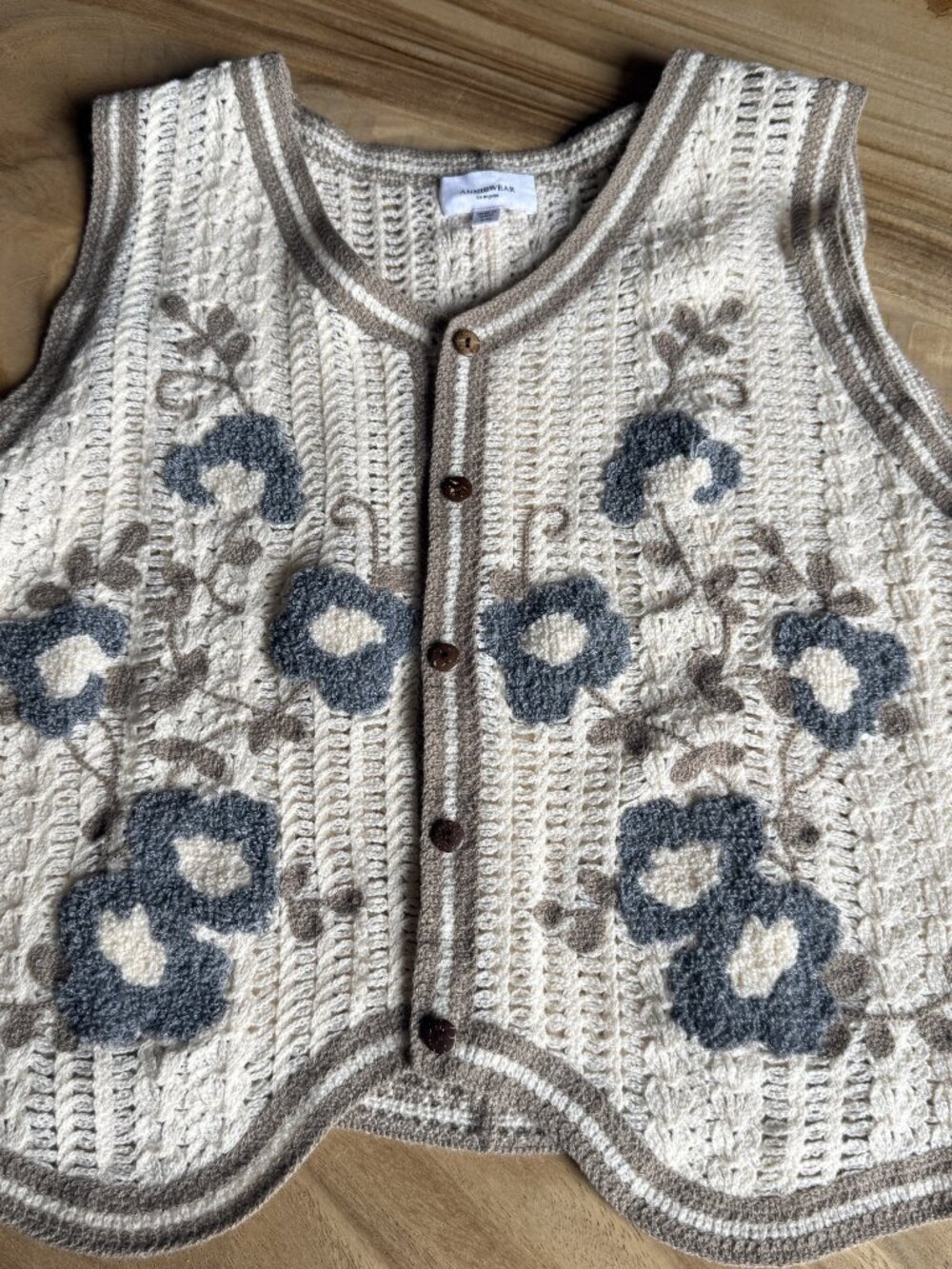 Anniewear Cream Crochet Knit Floral Embroidered Vest Size S/M